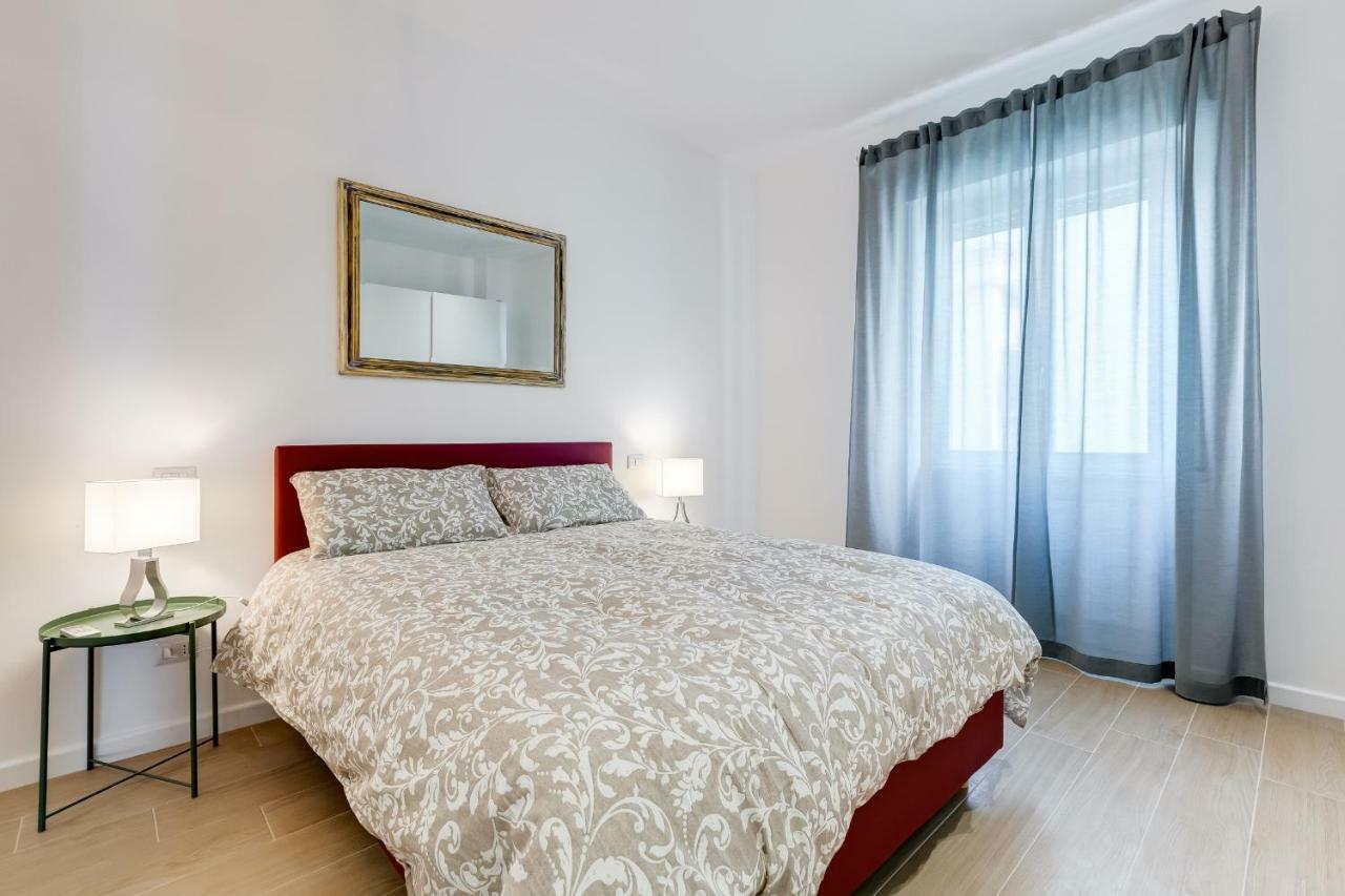 Lovely 3 Close Trastevere Station Apartment